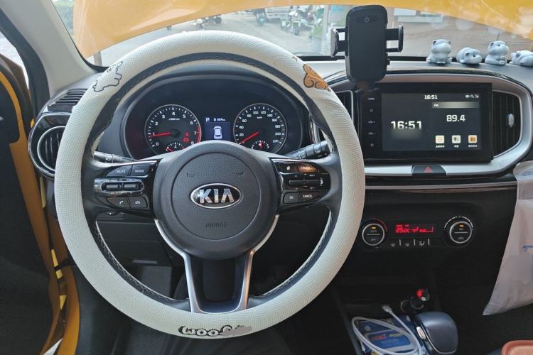 Used Kia kx1 Stonic 2019 1.4L Automatic Fun Edition China VI Center Console