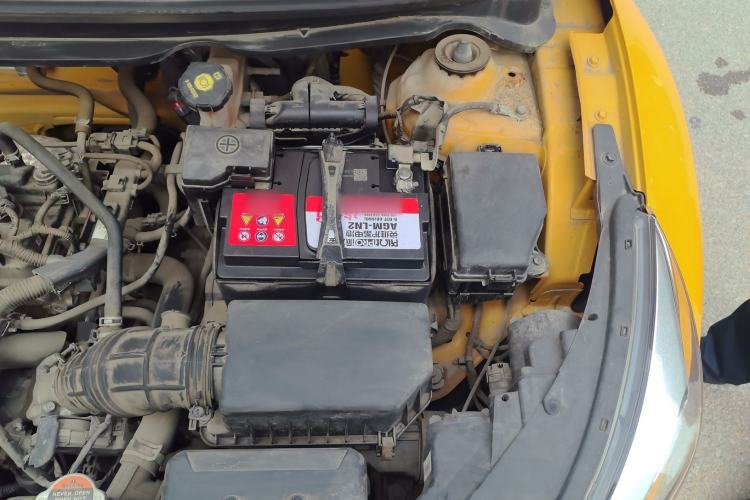 Used Kia kx1 Stonic 2019 1.4L Automatic Fun Edition China VI Engine Bay Left