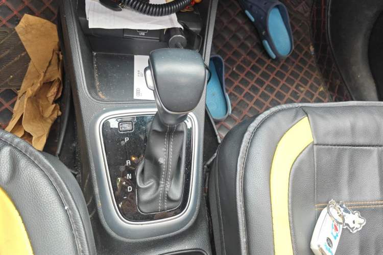 Used Kia kx1 Stonic 2019 1.4L Automatic Fun Edition China V Standard Gear Lever