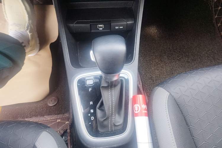 Used Kia kx1 Stonic 2019 1.4L Automatic Sport Edition China VI Gear Lever