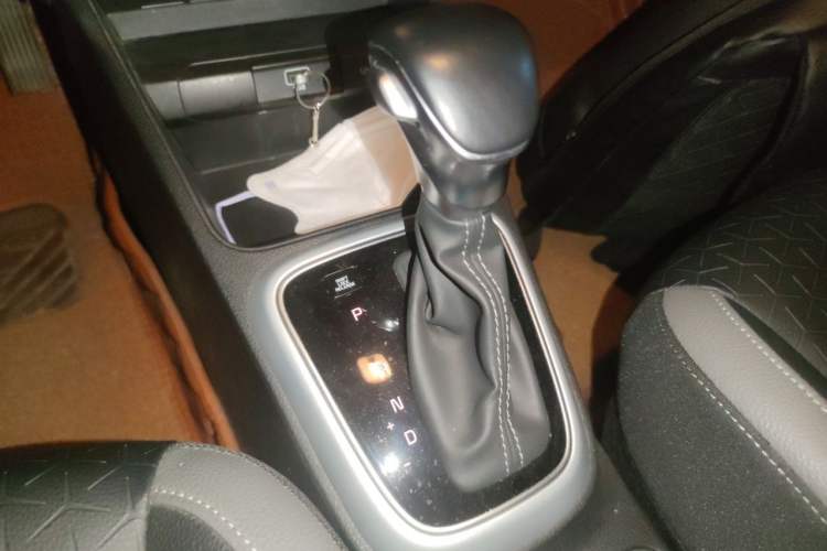 Used Kia kx1 Stonic 2019 1.4L Automatic Fun Edition China VI Gear Lever