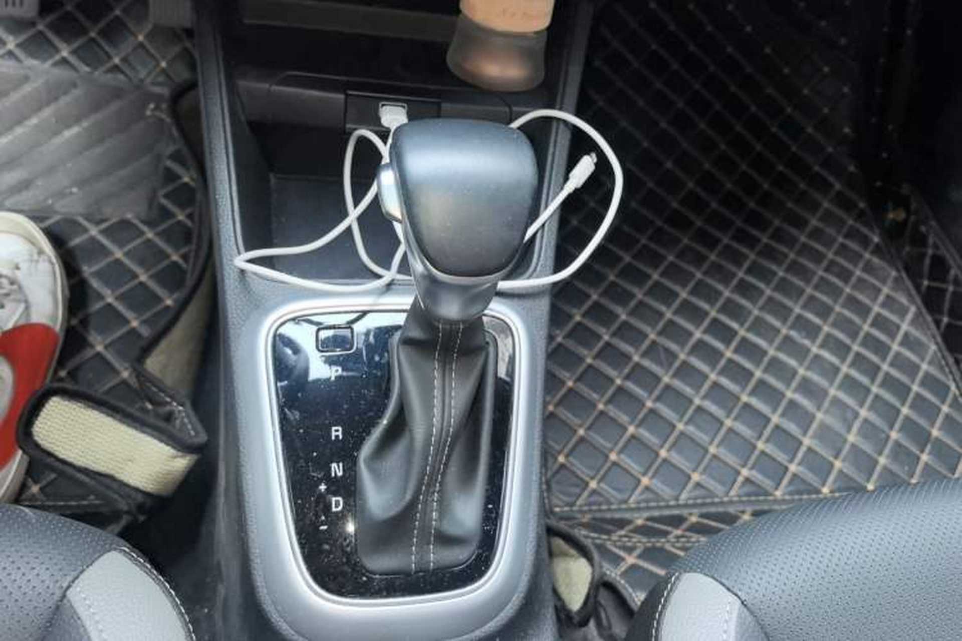 Used Kia kx1 Stonic 2019 1.4L Automatic Sport Edition China VI Gear Lever