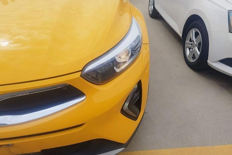 Used Kia kx1 Stonic 2019 1.4L Automatic Sport Edition China VI Left Front Headlight