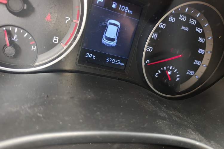 Used Kia kx1 Stonic 2019 1.4L Automatic Fun Edition China VI Odometer Close Up