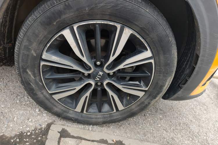 Used Kia kx1 Stonic 2019 1.4L Automatic Fun Edition China VI Right Front Wheel Hub