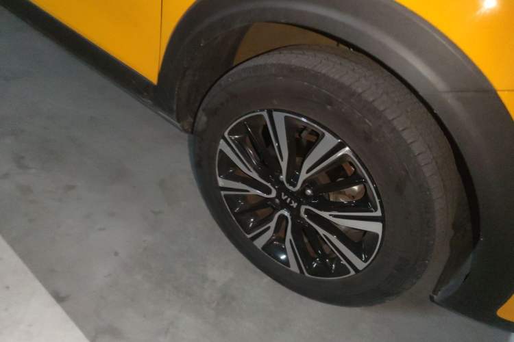 Used Kia kx1 Stonic 2019 1.4L Automatic Fun Edition China VI Right Front Wheel Hub