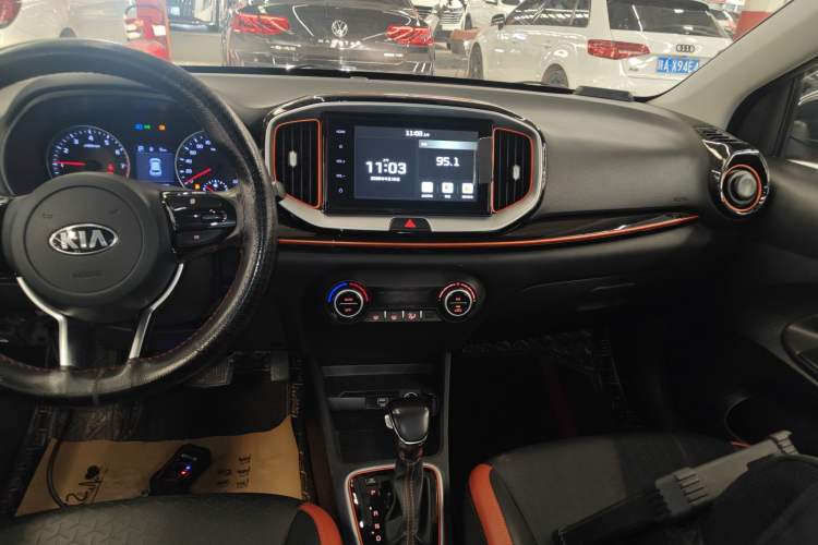 Used Kia kx1 Stonic 2019 1.4L Automatic Sport Edition China VI Audio And AC Panel
