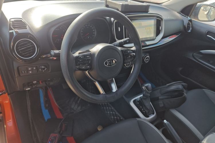 Used Kia kx1 Stonic 2019 1.4L Automatic Fun Edition China VI Center Console