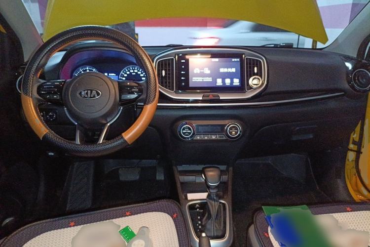 Used Kia kx1 Stonic 2019 1.4L Automatic Fun Edition China VI Center Console