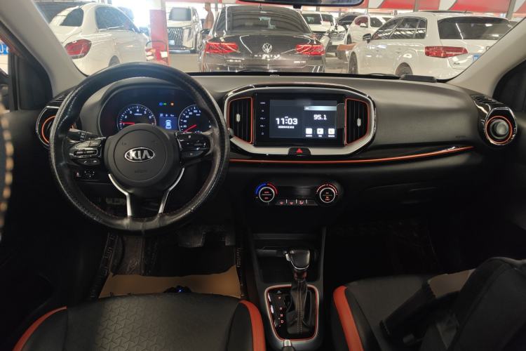 Used Kia kx1 Stonic 2019 1.4L Automatic Sport Edition China VI Center Console