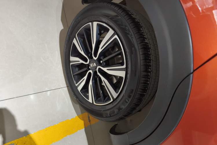 Used Kia kx1 Stonic 2019 1.4L Automatic Fun Edition China VI Exterior 8