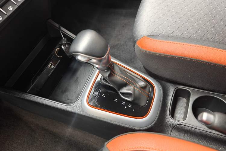 Used Kia kx1 Stonic 2019 1.4L Automatic Fun Edition China VI Gear Lever