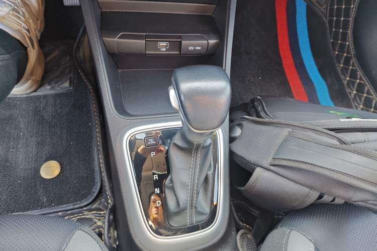 Used Kia kx1 Stonic 2019 1.4L Automatic Fun Edition China VI Gear Lever