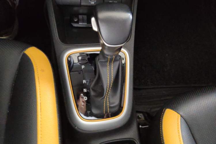 Used Kia kx1 Stonic 2019 1.4L Automatic Fun Edition China VI Gear Lever
