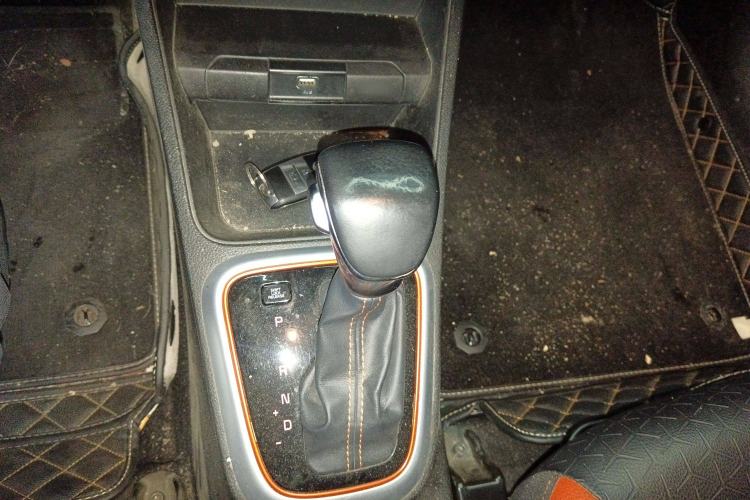 Used Kia kx1 Stonic 2019 1.4L Automatic Sport Edition China VI Gear Lever