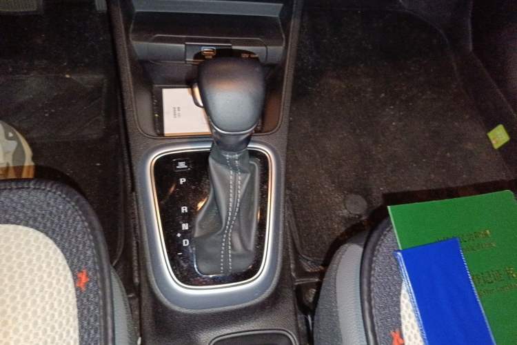 Used Kia kx1 Stonic 2019 1.4L Automatic Fun Edition China VI Gear Lever