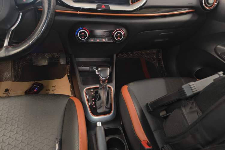 Used Kia kx1 Stonic 2019 1.4L Automatic Sport Edition China VI Gear Lever