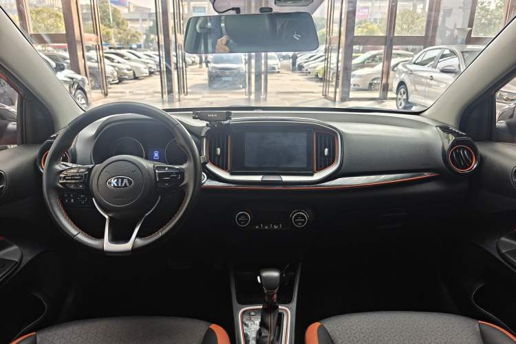 Used Kia kx1 Stonic 2019 1.4L Automatic Fun Edition China VI Interior 3