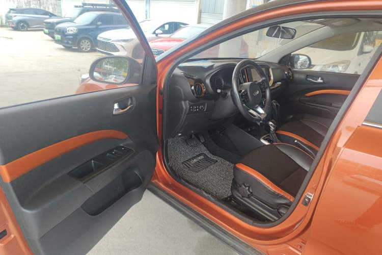 Used Kia kx1 Stonic 2019 1.4L Automatic Sport Edition China VI Interior 3