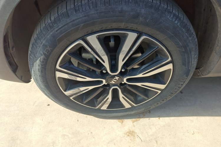 Used Kia kx1 Stonic 2019 1.4L Automatic Fun Edition China VI Left Front Wheel Hub