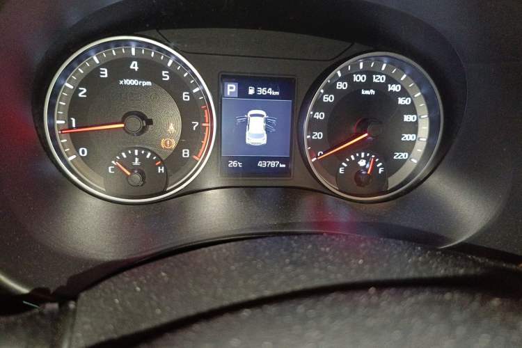 Used Kia kx1 Stonic 2019 1.4L Automatic Fun Edition China VI Odometer Close Up
