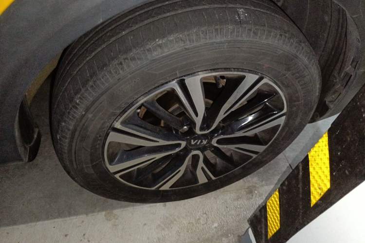 Used Kia kx1 Stonic 2019 1.4L Automatic Fun Edition China VI Right Front Wheel Hub