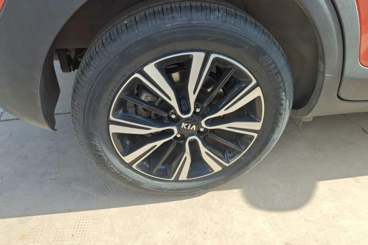 Used Kia kx1 Stonic 2019 1.4L Automatic Fun Edition China VI Right Rear Wheel Hub