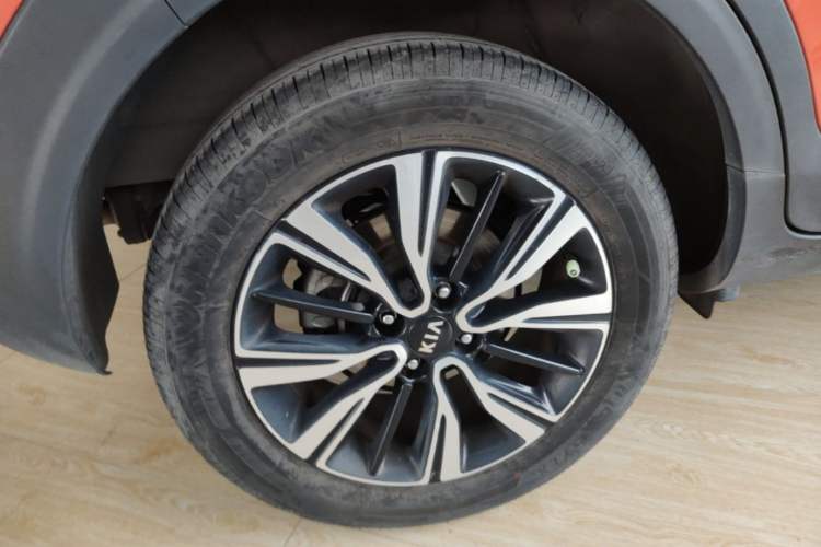 Used Kia kx1 Stonic 2019 1.4L Automatic Fun Edition China VI Right Rear Wheel Hub