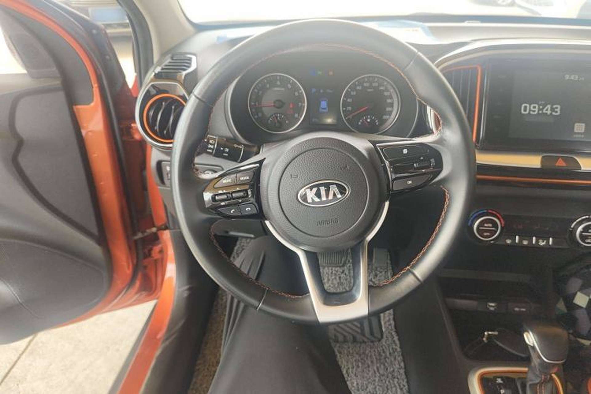 Used Kia kx1 Stonic 2019 1.4L Automatic Sport Edition China VI Steering Wheel