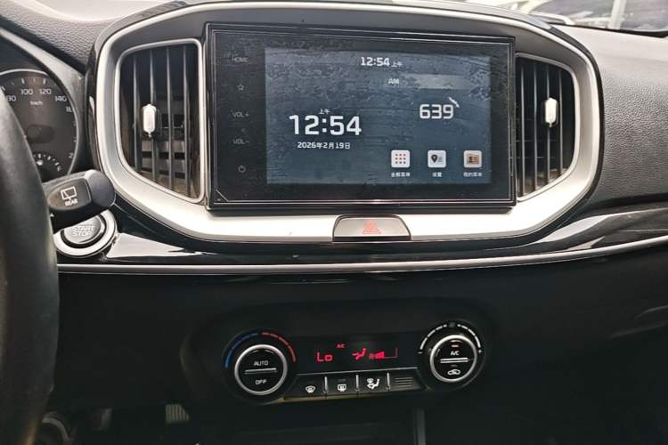 Used Kia kx1 Stonic 2019 1.4L Automatic Fun Edition China V Standard Audio And AC Panel