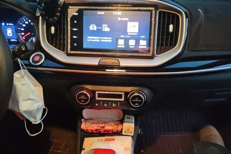 Used Kia kx1 Stonic 2019 1.4L Automatic Fun Edition China V Standard Audio And AC Panel