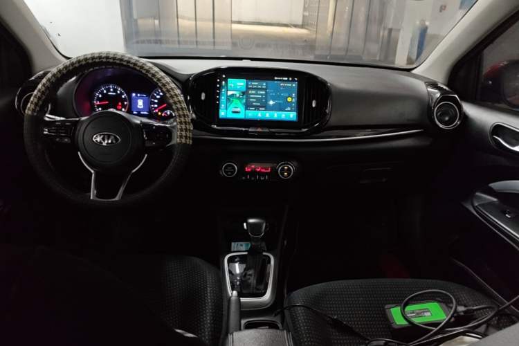 Used Kia kx1 Stonic 2019 1.4L Automatic Fun Edition China VI Center Console