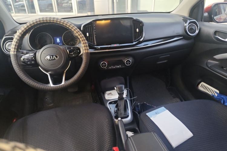 Used Kia kx1 Stonic 2019 1.4L Automatic Fun Edition China VI Center Console