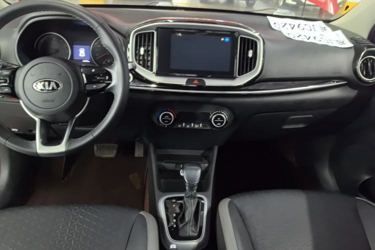 Used Kia kx1 Stonic 2019 1.4L Automatic Sport Edition China VI Center Console