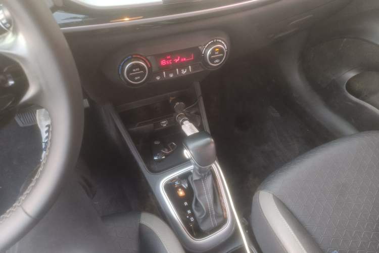 Used Kia kx1 Stonic 2019 1.4L Automatic Fun Edition China VI Gear Lever