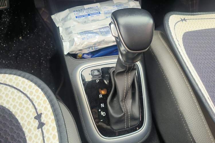Used Kia kx1 Stonic 2019 1.4L Automatic Fun Edition China V Standard Gear Lever