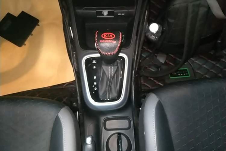 Used Kia kx1 Stonic 2019 1.4L Automatic Fun Edition China V Standard Gear Lever