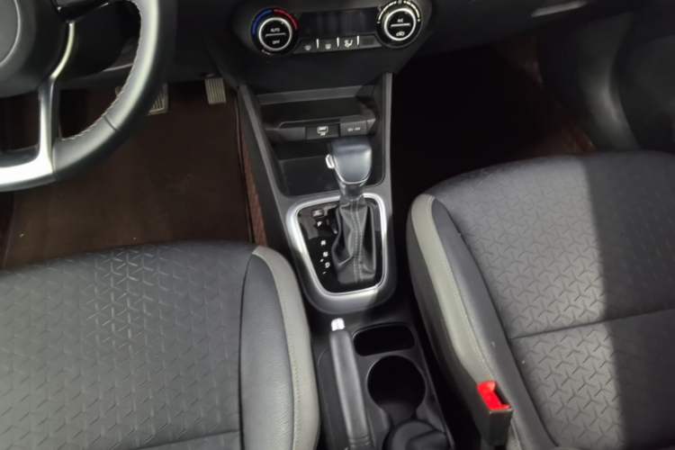 Used Kia kx1 Stonic 2019 1.4L Automatic Sport Edition China VI Gear Lever