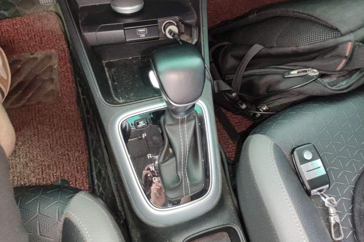 Used Kia kx1 Stonic 2019 1.4L Automatic Fun Edition China V Standard Gear Lever