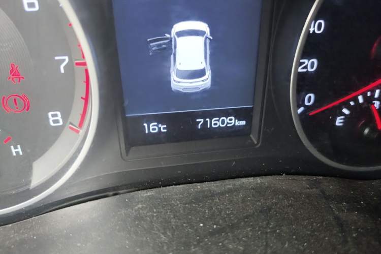 Used Kia kx1 Stonic 2019 1.4L Automatic Fun Edition China V Standard Odometer Close Up