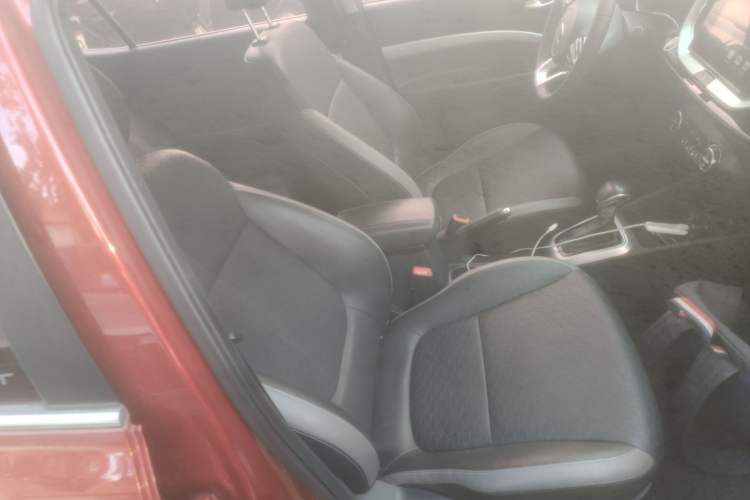 Used Kia kx1 Stonic 2019 1.4L Automatic Fun Edition China VI Right Front Seat