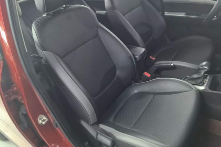 Used Kia kx1 Stonic 2019 1.4L Automatic Sport Edition China VI Right Front Seat