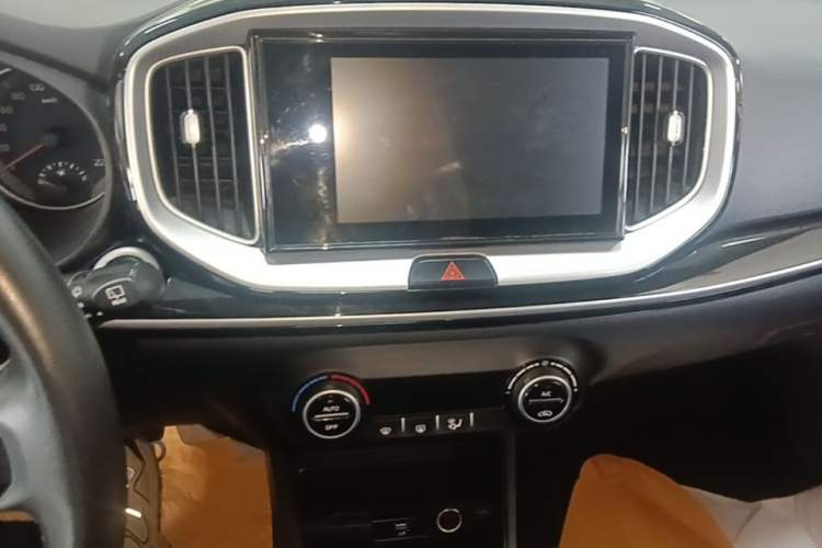 Used Kia kx1 Stonic 2019 1.4L Automatic Fun Edition China V Standard Audio And AC Panel