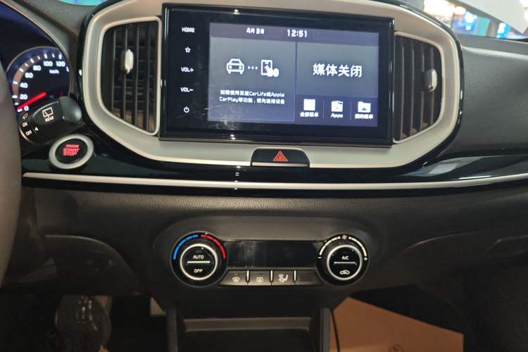 Used Kia kx1 Stonic 2019 1.4L Automatic Fun Edition China V Standard Audio And AC Panel