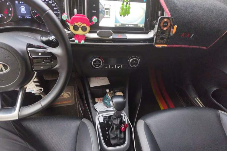 Used Kia kx1 Stonic 2019 1.4L Automatic Fun Edition China VI Audio And AC Panel