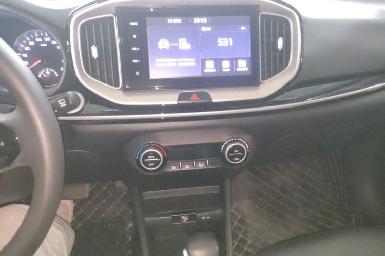 Used Kia kx1 Stonic 2019 1.4L Automatic Fun Edition China V Standard Audio And AC Panel