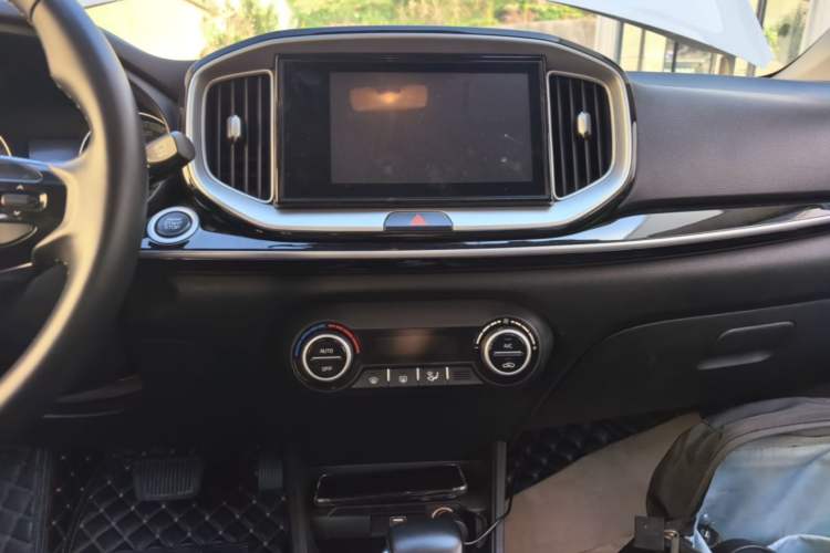 Used Kia kx1 Stonic 2019 1.4L Automatic Fun Edition China VI Audio And AC Panel