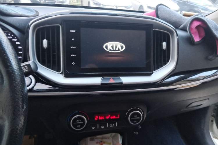 Used Kia kx1 Stonic 2019 1.4L Automatic Sport Edition China VI Audio And AC Panel