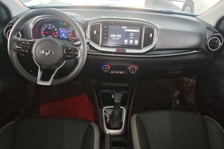Used Kia kx1 Stonic 2019 1.4L Automatic Sport Edition China VI Center Console