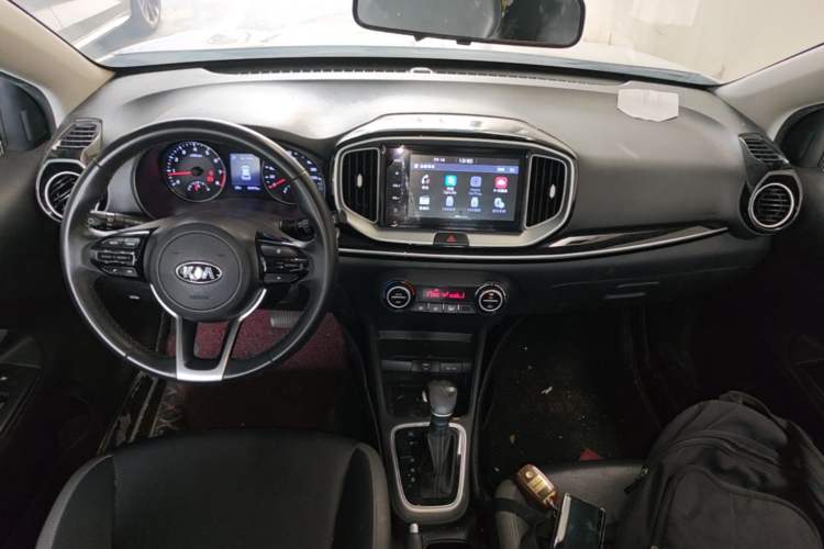 Used Kia kx1 Stonic 2019 1.4L Automatic Fun Edition China VI Center Console